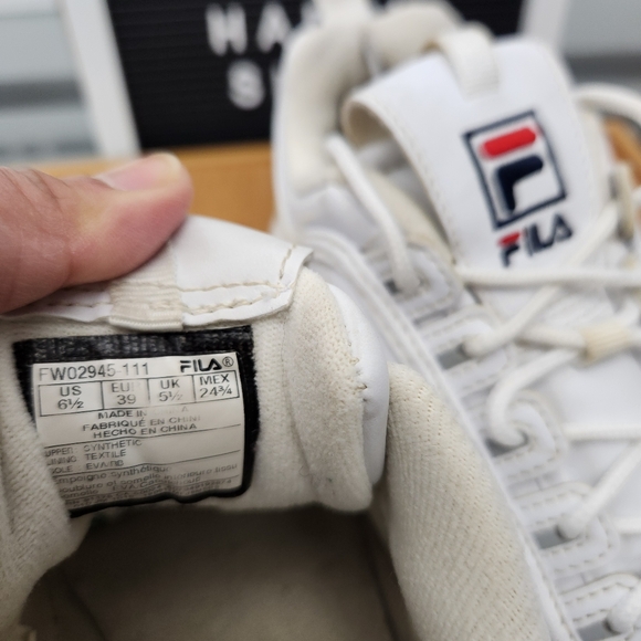 Fila Women’s Disruptor Sneaker - Picture 13 of 16
